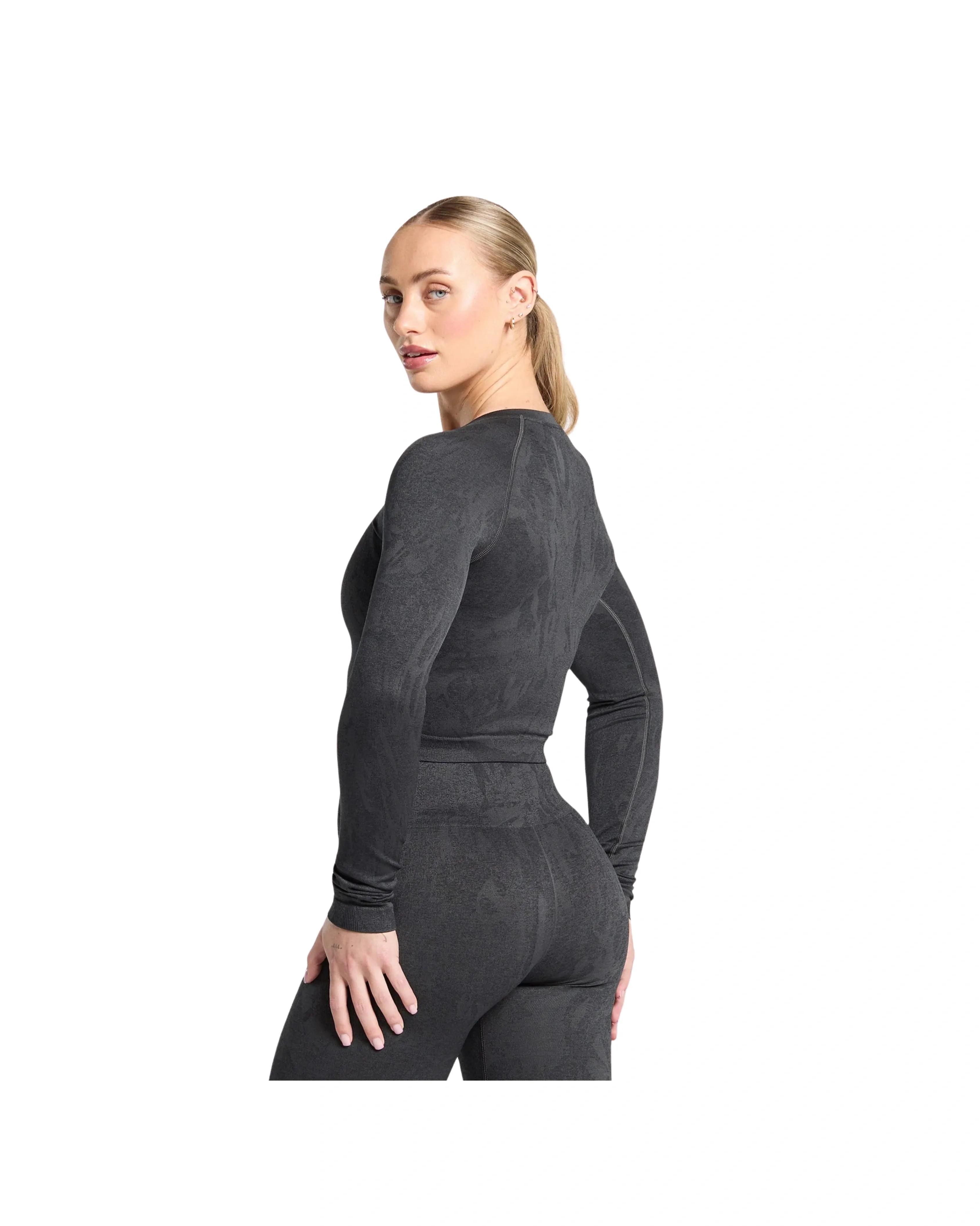 Adapt Camo Seamless Long Sleeve Top Body fit Asphalt Grey/Black - HypeFly India View 2