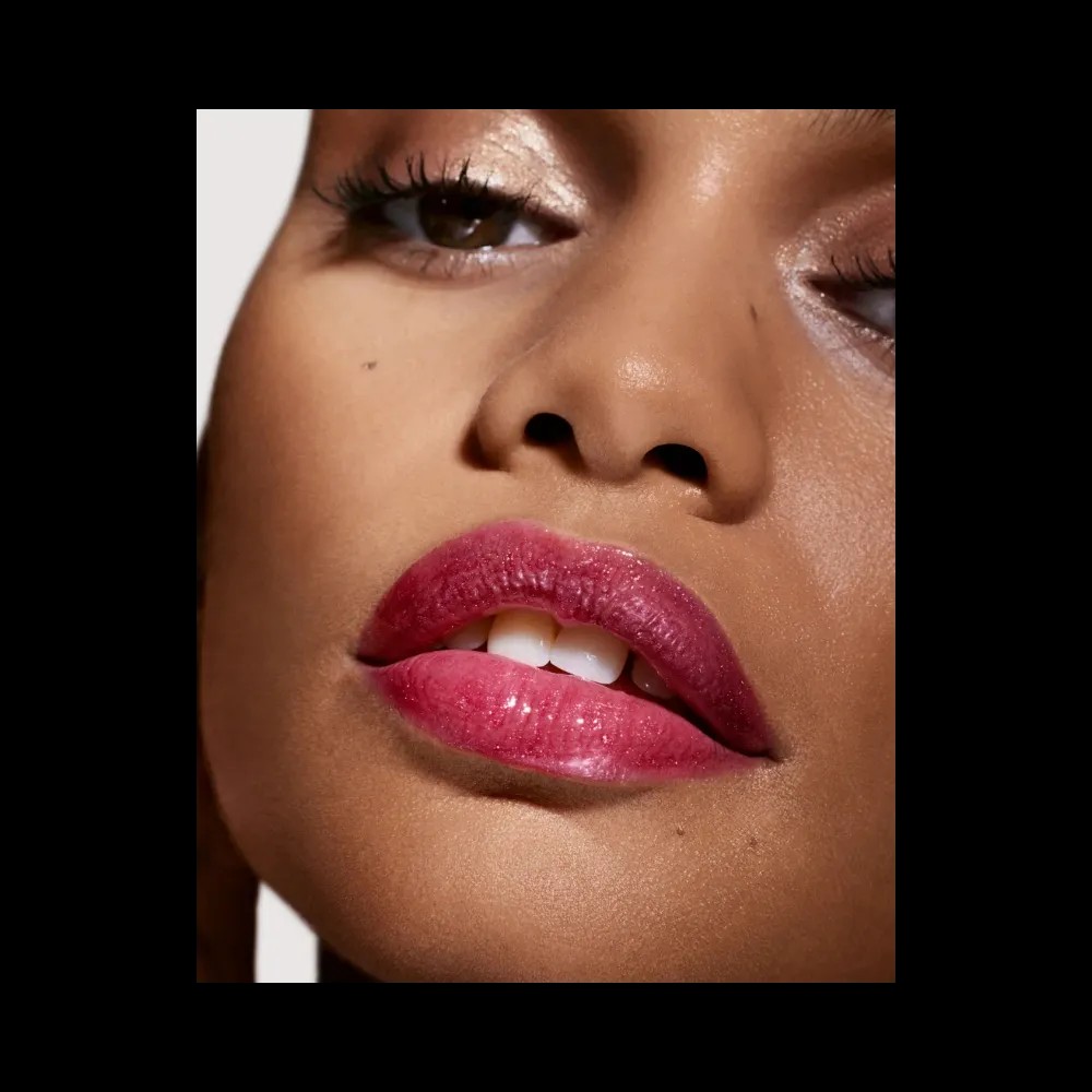 Fenty Gloss Bomb Universal Lip Luminizer Fuchsia Flex - HypeFly India View 5