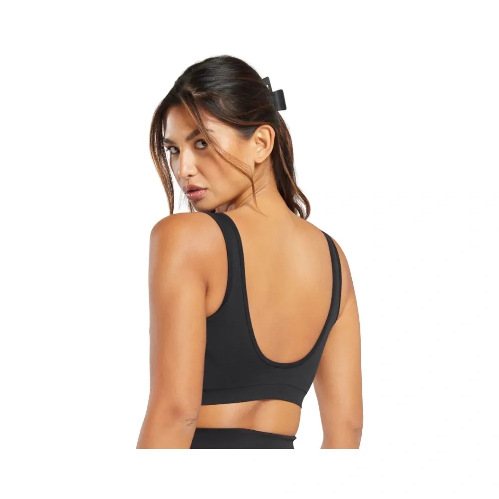 Gymshark Everyday Seamless Sports Bra Medium Support Black - HypeFly India View 2