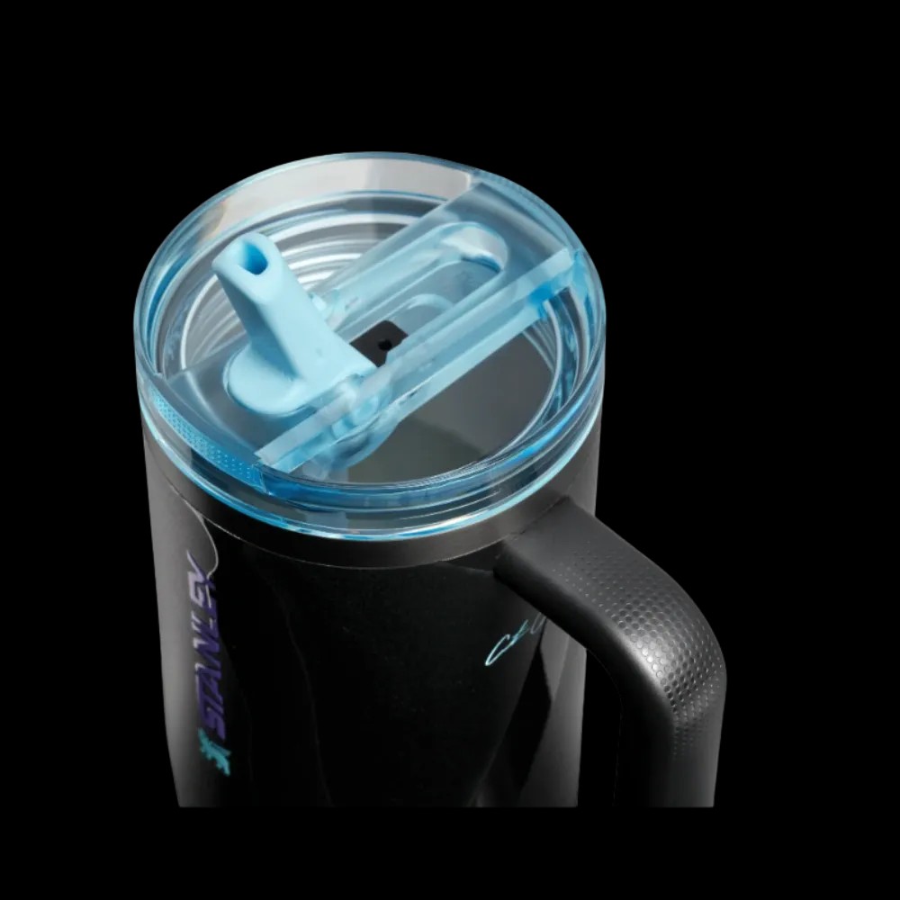 Stanley 1913 x Caitlin Clark Quencher® ProTour Flip Straw Tumbler 'Caitlin Clark Blacktop' - HypeFly India View 3