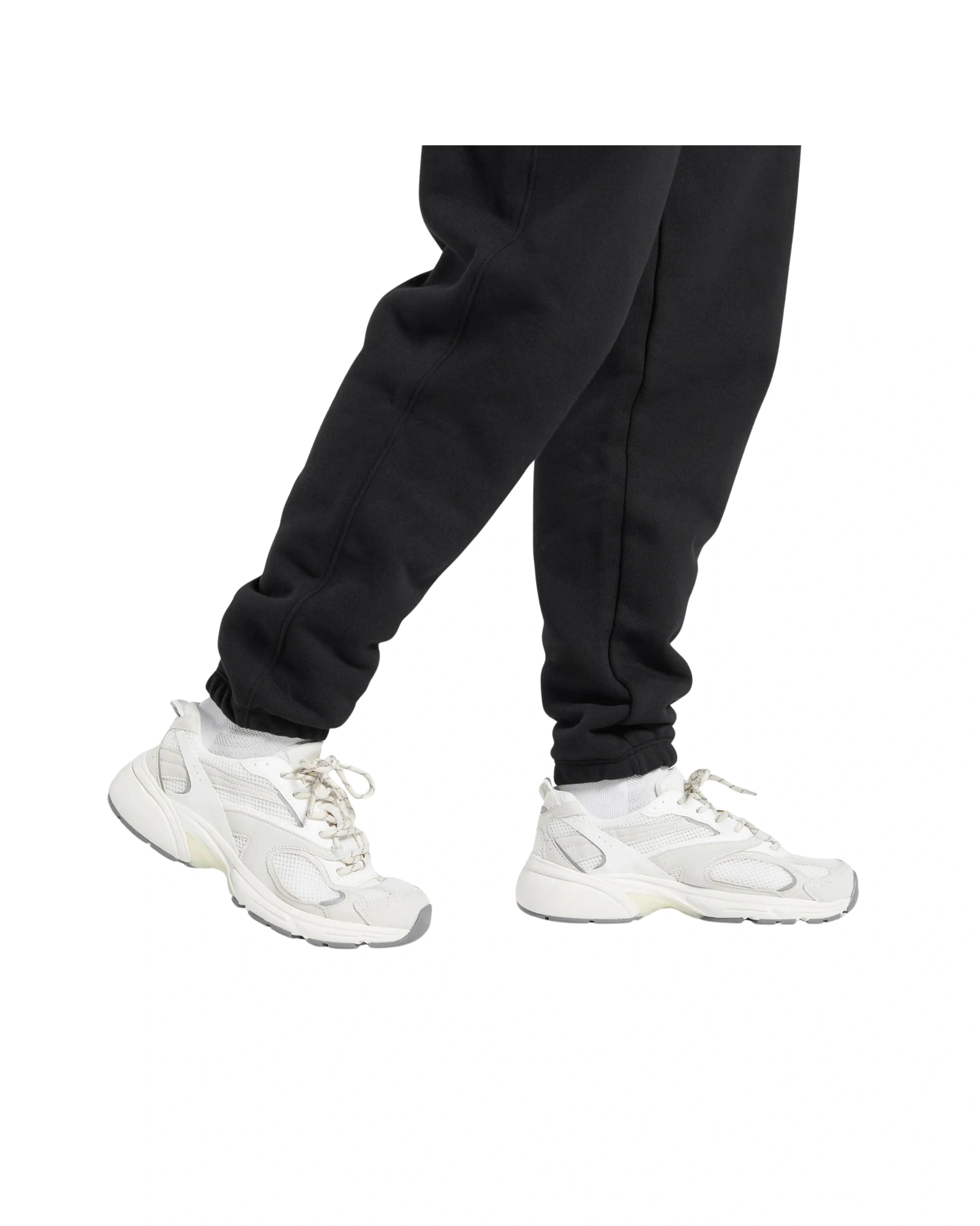 Gymshark Embroidered Logo Oversized Joggers Black - HypeFly India View 4