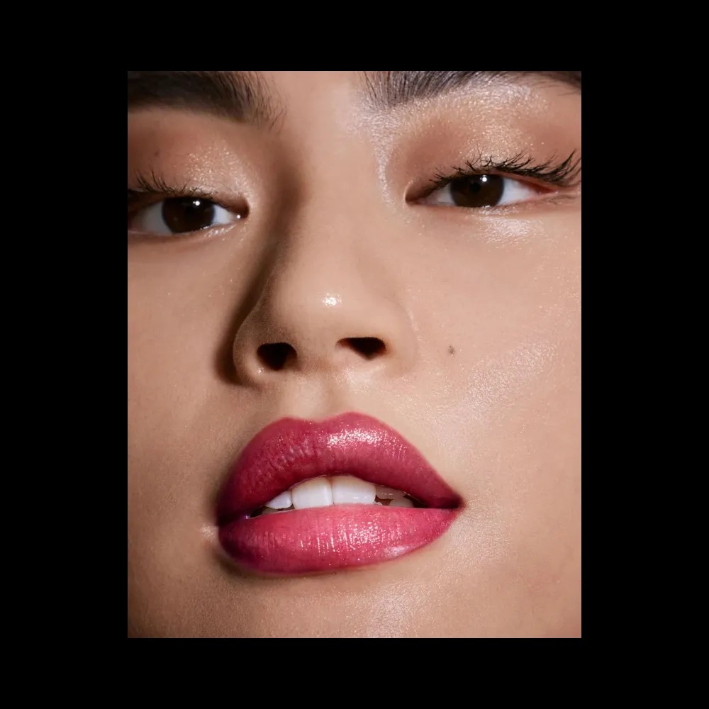 Fenty Gloss Bomb Universal Lip Luminizer Fuchsia Flex - HypeFly India View 2
