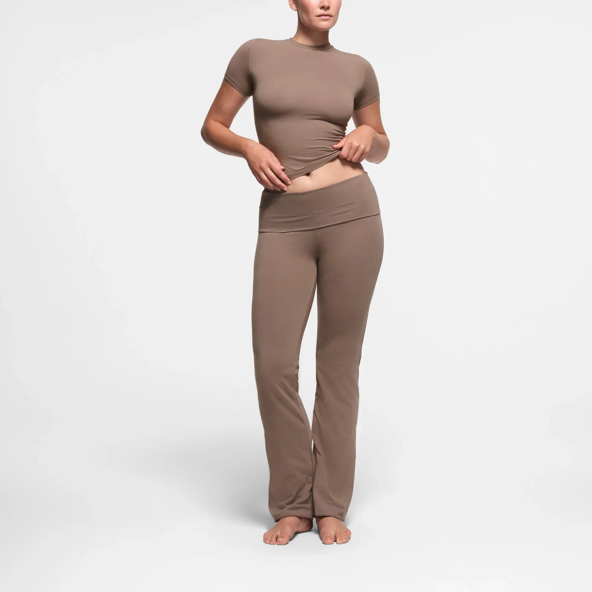 Skims Cotton Jersey Foldover Pant Truffle - HypeFly India View 3