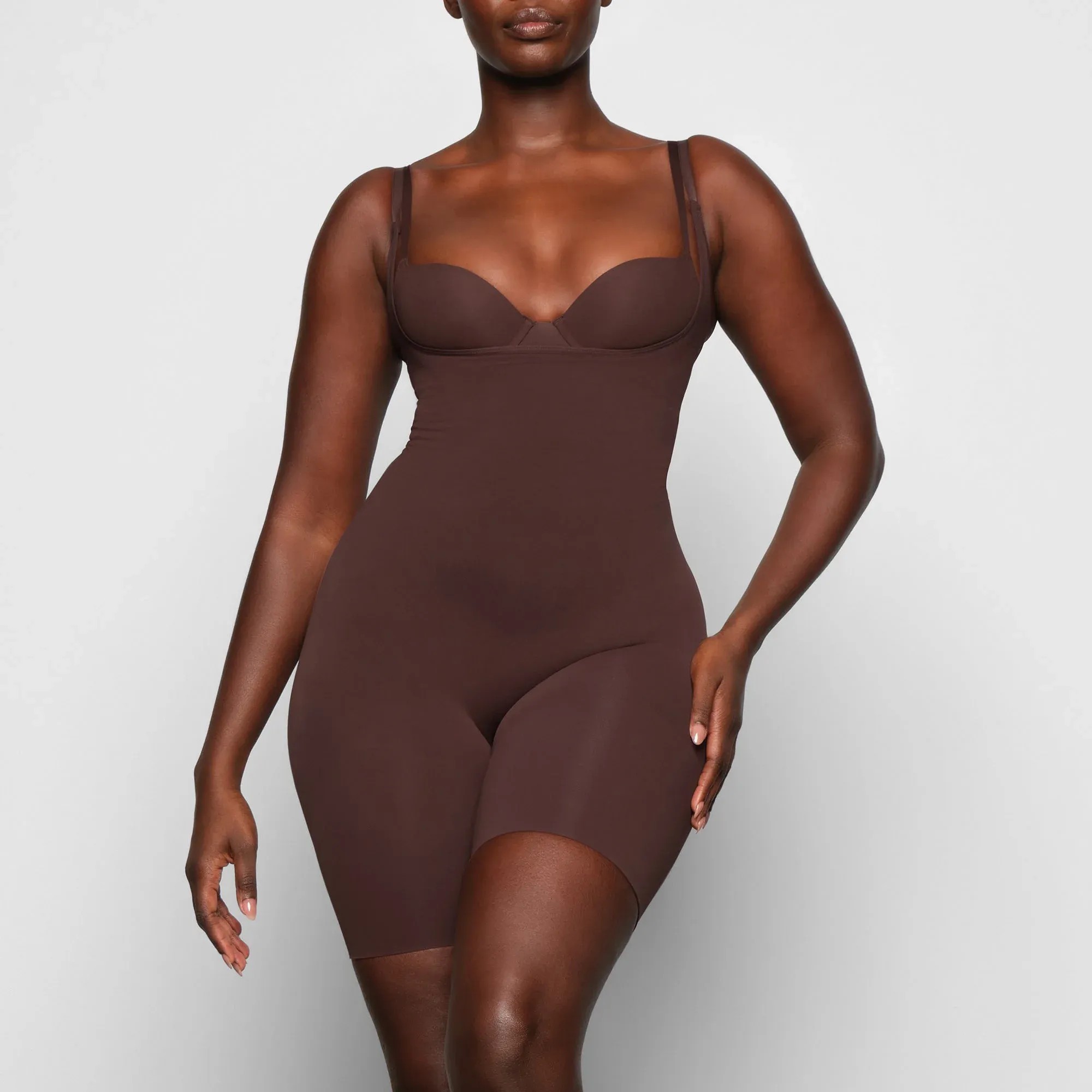 Skims Seamless Sculpt Open Bust Bodysuit Cocoa - HypeFly India View 2