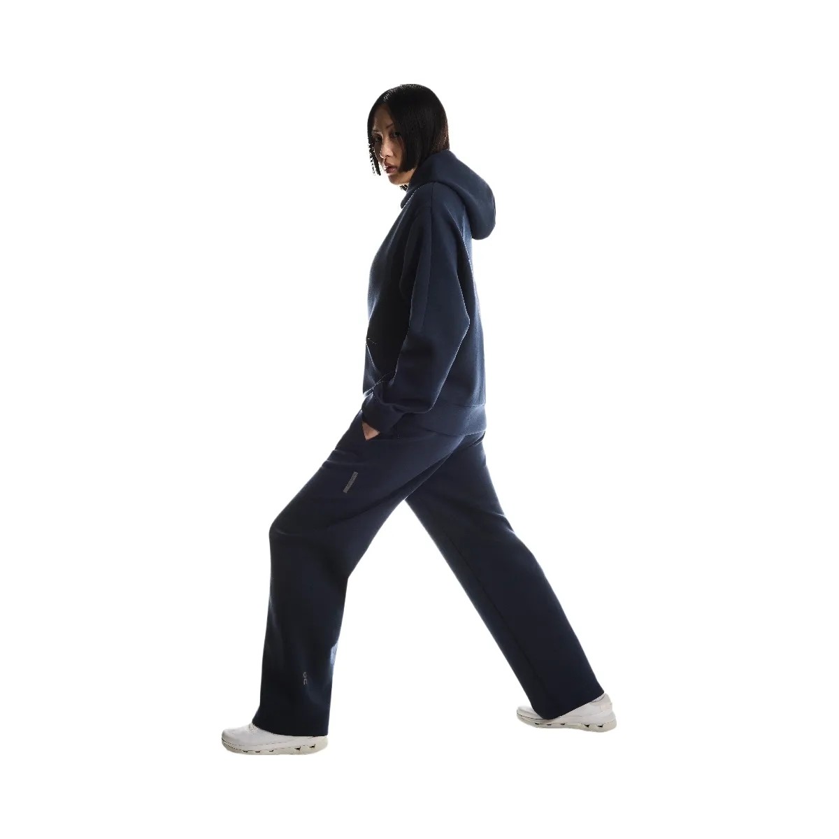 On Focus Tech Sweatpants Navy - HypeFly India View 2