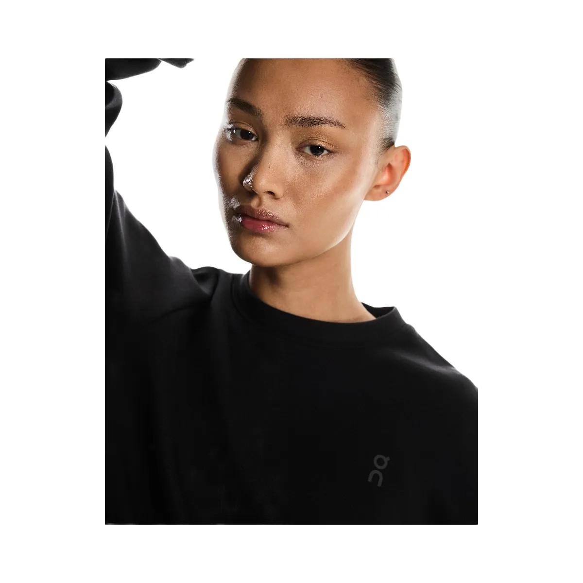 On Focus Tech Crew Black - HypeFly India View 2