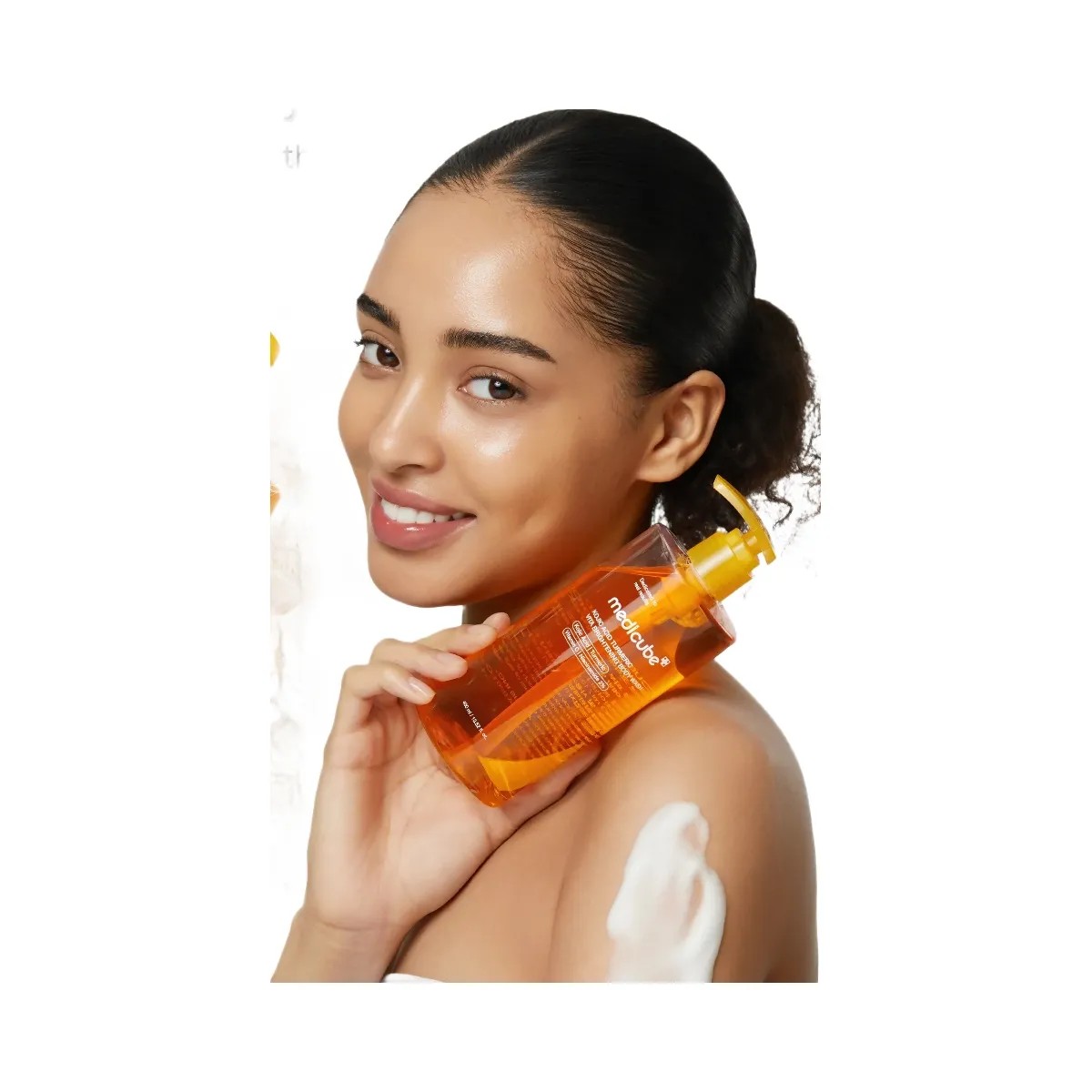 Medicube Kojic Acid Turmeric Brightening Body Wash - HypeFly India View 2