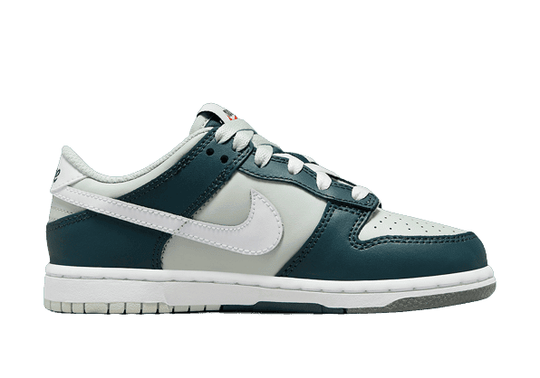 nike-dunk-low-remix-split-sprurce-FB9108-300-8-removebg-preview.png