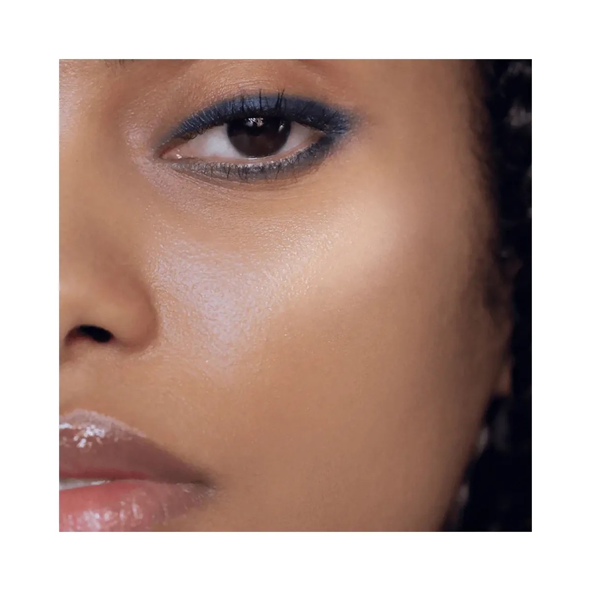 Victoria Beckham Reflect Highlighter Stick - HypeFly India View 4